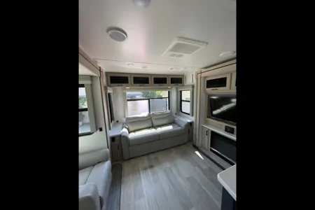 Winnebago Voyage Travel Trailer (Rolling Freedom Travels)