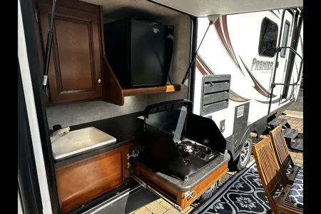 Rolling Retreat Keystone Bullet Premier Travel Trailer