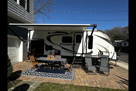 Rolling Retreat Keystone Bullet Premier Travel Trailer