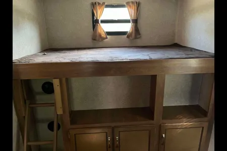Costa’s Lake Superior Coachmen Travel Trailer