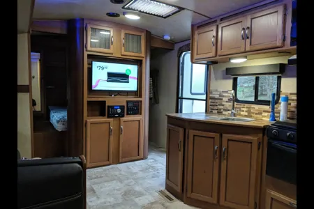 Richard's Crossroads Sunset Ultra Lite 29RB Travel Trailer