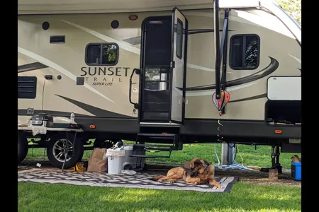 Richard's Crossroads Sunset Ultra Lite 29RB Travel Trailer