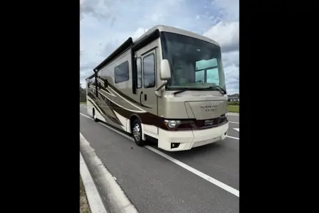 Glamping RV Newmar KS4037 Turn Key Experience