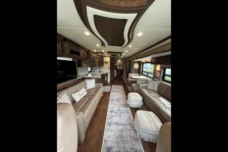 Glamping RV Newmar KS4037 Turn Key Experience