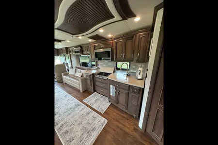 Glamping RV Newmar KS4037 Turn Key Experience