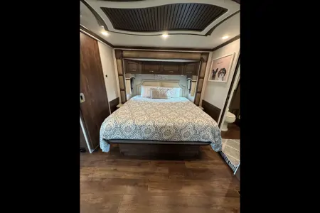 Glamping RV Newmar KS4037 Turn Key Experience