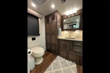 Glamping RV Newmar KS4037 Turn Key Experience