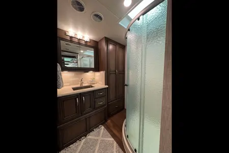 Glamping RV Newmar KS4037 Turn Key Experience
