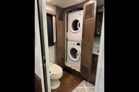 Glamping RV Newmar KS4037 Turn Key Experience