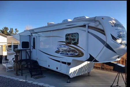 Montana Paramount Fifth Wheel