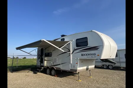 Brad's Forest River Rockwood Fifth Wheel