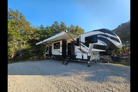 Anthony's Dutchmen 2020 Toy Hauler