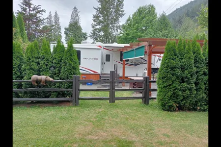 Harrison Hot Springs Set location - non moveable