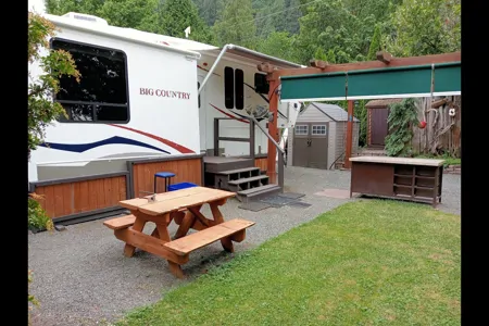 Harrison Hot Springs Set location - non moveable