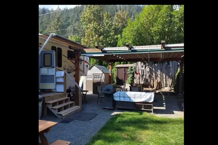 Harrison Hot Springs Set location - non moveable