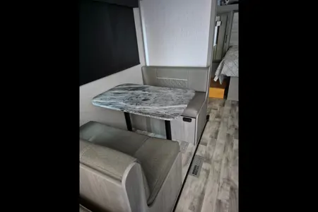 Benoit's Dutchmen Kodiac se Travel Trailer