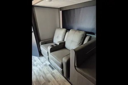 Benoit's Dutchmen Kodiac se Travel Trailer