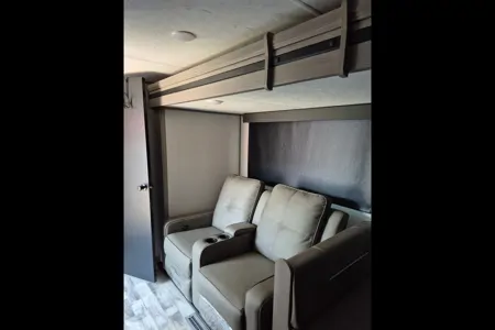 Benoit's Dutchmen Kodiac se Travel Trailer