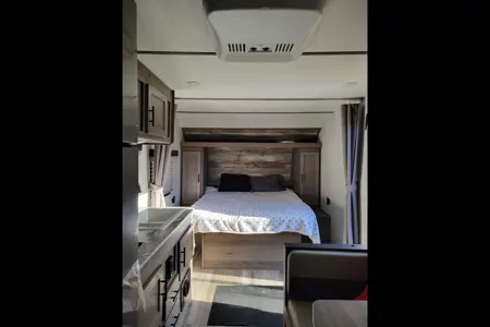 Jordan's Gulf Stream Kingsport 248bh Travel Trailer