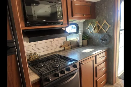 Stix & Stones Heartland NorthTrail – Couples Glamper Adventure Awaits! 