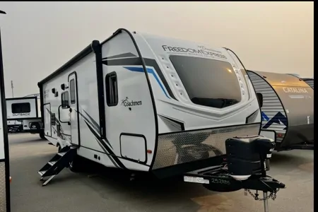 Travlin’ Coachmen Freedom Express Travel Trailer
