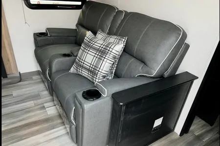 Travlin’ Coachmen Freedom Express Travel Trailer