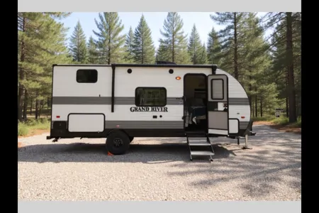 Monique's Family Fun Brand NEW 2025 CLASSIC GRAND RIVER 22MB Travel Trailer