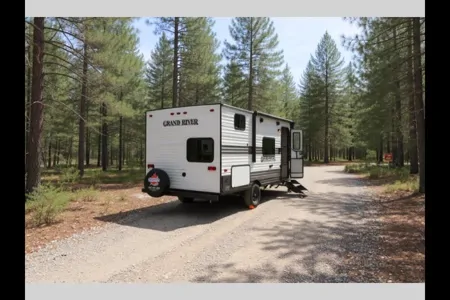 Monique's Family Fun Brand NEW 2025 CLASSIC GRAND RIVER 22MB Travel Trailer
