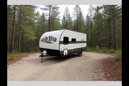 Monique's Family Fun Brand NEW 2025 CLASSIC GRAND RIVER 22MB Travel Trailer