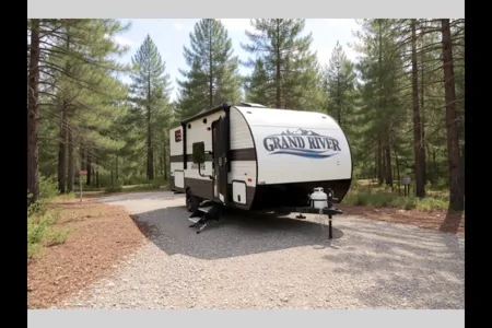 Monique's Family Fun Brand NEW 2025 CLASSIC GRAND RIVER 22MB Travel Trailer