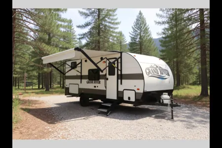 Monique's Family Fun Brand NEW 2025 CLASSIC GRAND RIVER 22MB Travel Trailer