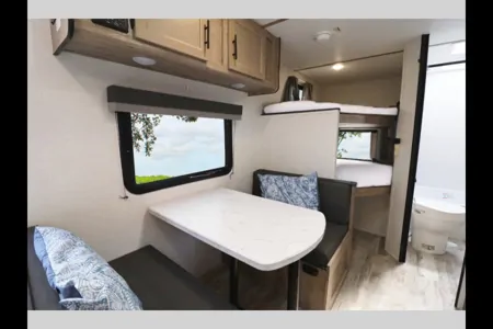 Monique's Family Fun Brand NEW 2025 CLASSIC GRAND RIVER 22MB Travel Trailer