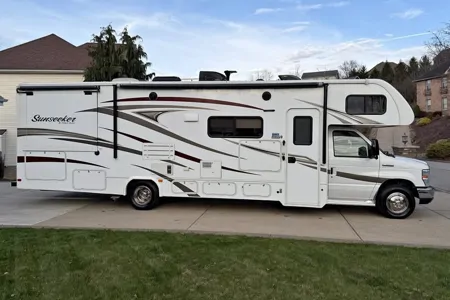 Luxury Family-Friendly Motorhome. Adventure Ready