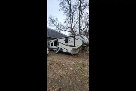 Luke's Grand Design 5th wheel