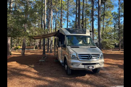 John's Leisure Travel Vans Unity Fx Class B