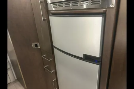 John's Leisure Travel Vans Unity Fx Class B