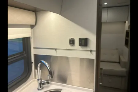 John's Leisure Travel Vans Unity Fx Class B