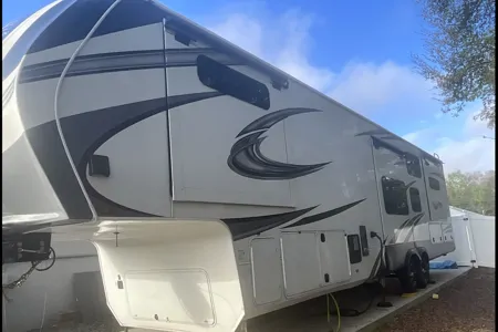 G&L Grand Design Solitude 390-RKR Fifth Wheel