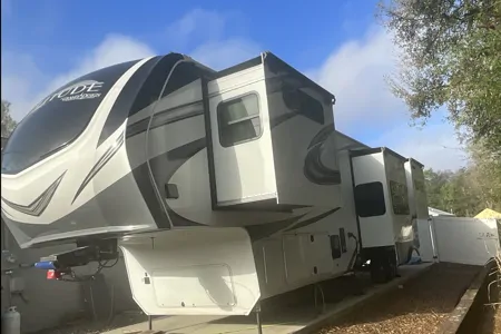 G&L Grand Design Solitude 390-RKR Fifth Wheel