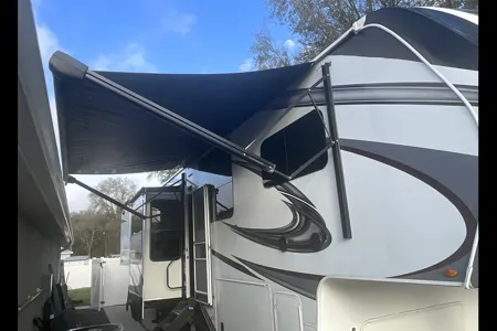 G&L Grand Design Solitude 390-RKR Fifth Wheel
