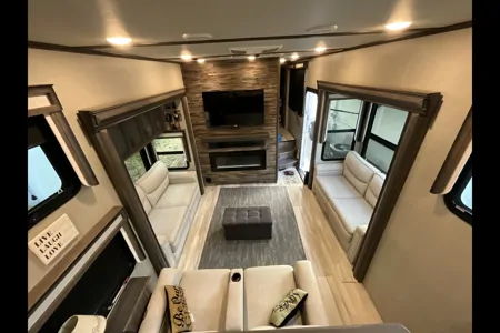 G&L Grand Design Solitude 390-RKR Fifth Wheel