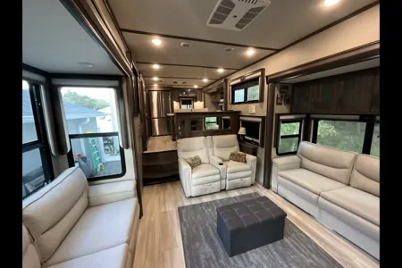G&L Grand Design Solitude 390-RKR Fifth Wheel