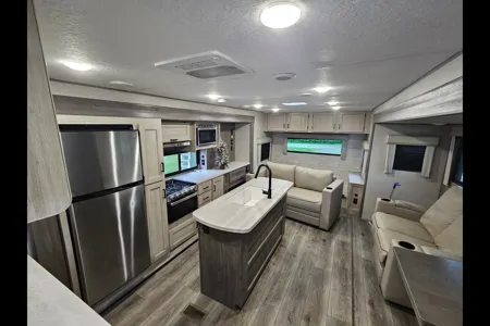 Adam's Catalina legacy 28fds Travel Trailer