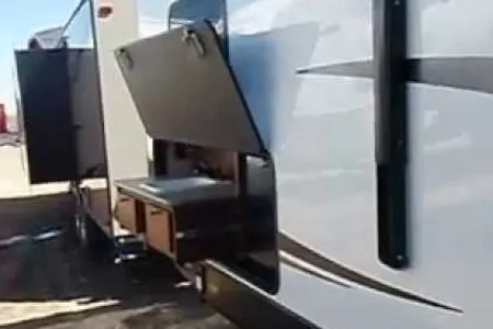 Large Family Trailer with Bunk Room