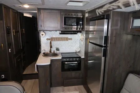 "YHOW" MEET LEPRECHAUN OUR LUX CLASS C