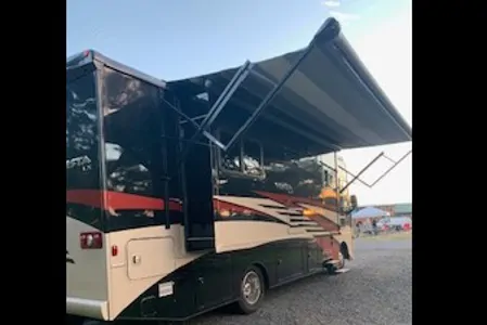 Amy's Winnebago Vista Lx Class A