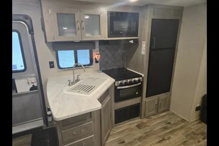 Laver's Palomino PUMA XLE LITE Travel Trailer