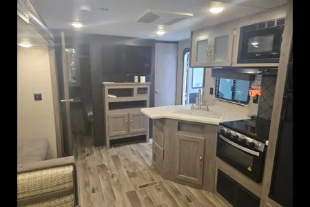 Laver's Palomino PUMA XLE LITE Travel Trailer