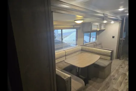 Laver's Palomino PUMA XLE LITE Travel Trailer