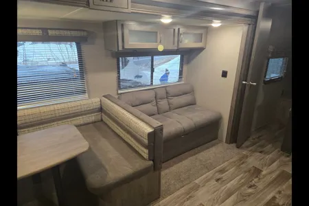 Laver's Palomino PUMA XLE LITE Travel Trailer